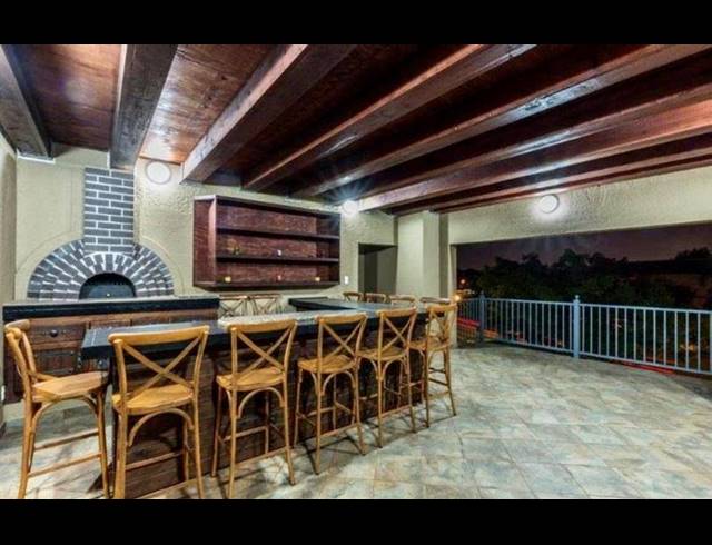 6 BEDROOM HOUSE FOR SALE IN MIDSTREAM ESTATE